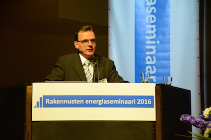 Rakennusneuvos. Pekka Kalliomäen toimenkuvaan kuuluu eritysesti uudisrakennusten energiatehokkuuden ohjaaminen.